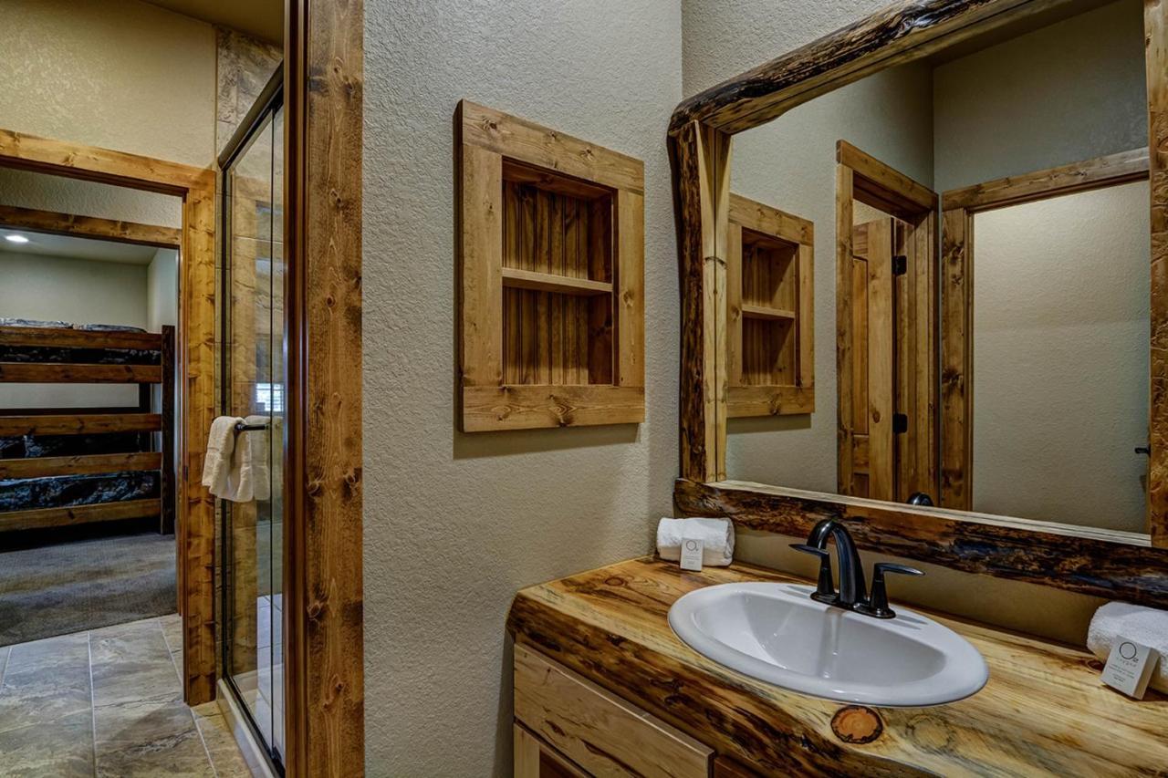 Whispering Pines Lodge: 9 Bedroom Eagle River Dış mekan fotoğraf